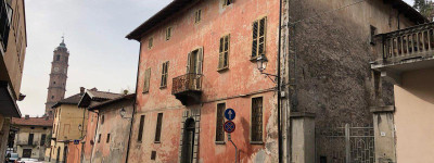 Valperga: Palazzo storico in vendita - Via Martiri della Libertà  43-45