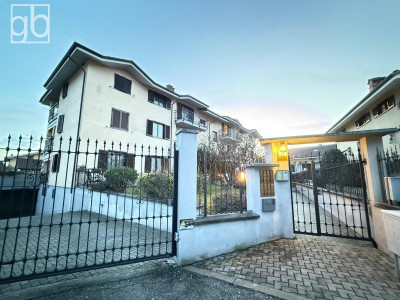 Rivarolo, Via Mottino 11: Cinque locali in sona residenziale