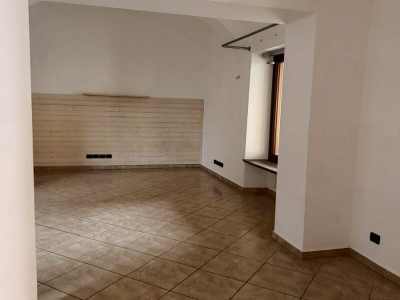 Rivarolo C.se - Via Ivrea 103: Locale commerciale