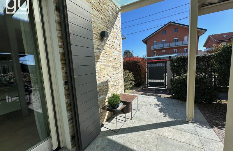 portico2.jpg